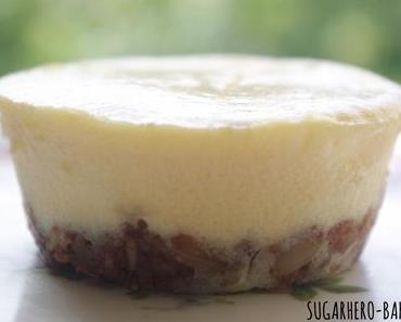 Weiße Schokoladen-Cheesecake Muffins auf Müsliboden
