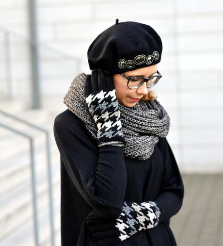 Outfit: Allblack with leo glitter tights, beret and houndstooth gloves, Kationette, Fashionblog, Modeblog, Streetstyle