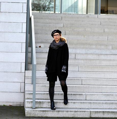 Outfit: Allblack with leo glitter tights, beret and houndstooth gloves, Kationette, Fashionblog, Modeblog, Streetstyle