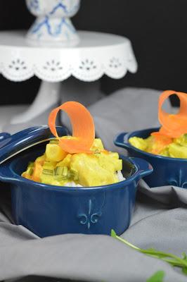 Orangen-Ananas Curry mit Reis / Pineapple Curry with Oranges and Rice