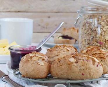 Himbeer Müsli Brötchen