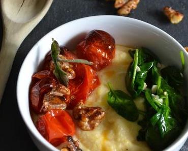 Savoury Wednesday: Cremige Ziegenkäse-Polenta mit gerösteten Ofentomaten und Spinat