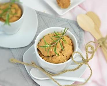 Erdnussbutter - Krokantkuchen in a Mug / Peanut Butter Mug Cake #mugsunday