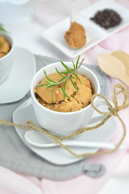 Erdnussbutter - Krokantkuchen in a Mug / Peanut Butter Mug Cake #mugsunday