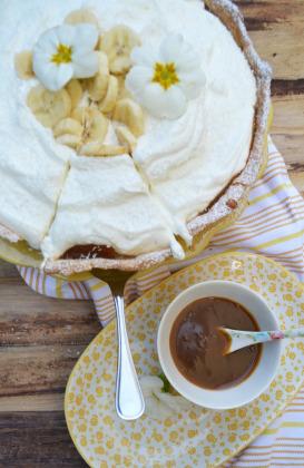 Süsser Himmel auf Erden! Bananen-Karamell-Pie mit Kokoshäubchen