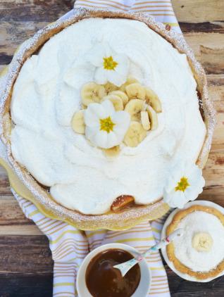 Süsser Himmel auf Erden! Bananen-Karamell-Pie mit Kokoshäubchen