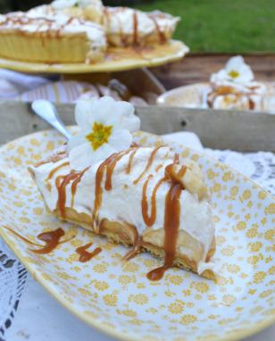 Süsser Himmel auf Erden! Bananen-Karamell-Pie mit Kokoshäubchen