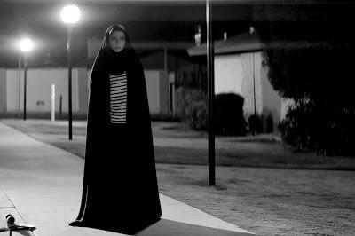 Review: A GIRL WALKS HOME ALONE AT NIGHT - Einer der schönsten Gruselfilme der letzten Jahre