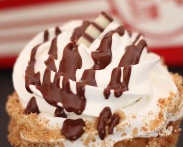 Knuspermarshmallow Cupcakes mit Schokoüberzug