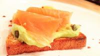 Avocado-Lachs-Toast