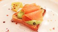 Avocado-Lachs-Toast