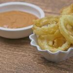 Onion Rings – Frittierte Zwiebelringe im Bierteig