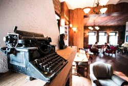 Eine gute alte Schreibmaschine – gute einhundert Jahre alt. Für unsere Jugend heute unvorstellbar, dass wir noch Anfang der 80er Jahre mit etwas modernen Schreibmaschinen unsere Texte schrieben.