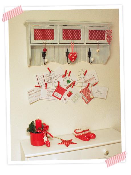 Wunderschönes DIY. Aus Draht gebogener halter für Weihnachtskarten oder Lieblingsfotos. Tolle Weihnachtsdekoration im Flur.