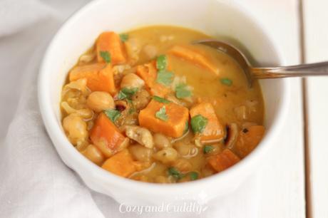 Schnell und lecker: Süßkartoffel-Kichererbsen Curry mit Cashew-Kernen