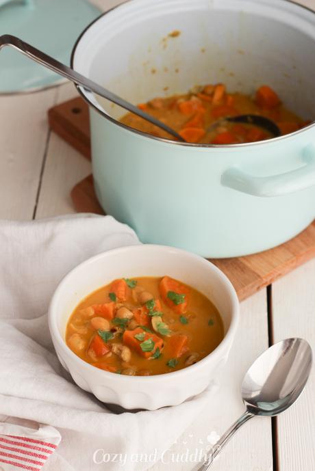 Schnell und lecker: Süßkartoffel-Kichererbsen Curry mit Cashew-Kernen