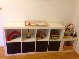 Montessori: Ordnung für Nepos Spielregal