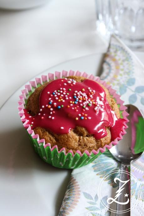 Vanillejoghurt-Muffins mit fröhlichem Zuckerguss gegen Schlechtwetterlaune | Zuckergewitter.de