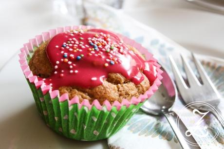 Vanillejoghurt-Muffins mit fröhlichem Zuckerguss gegen Schlechtwetterlaune | Zuckergewitter.de