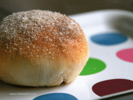 Ofenkrapfen mit Apfelstückchen