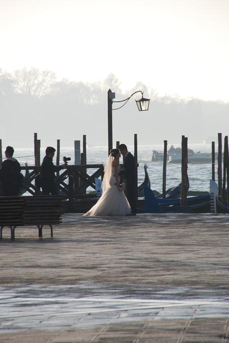 04_Flitterwochen-Brautpaar-am-Markusplatz-Venedig-Italien