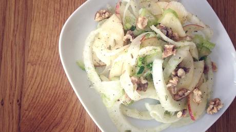 Apfel-Fenchel-Salat mit Walnüssen