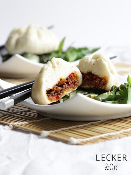 Baozi mit Rindfleisch-Sambal-Füllung und Wakame-Gurken-Salat Baozi mit Rindfleisch-Sambal-Füllung und Wakame-Gurken-Salat