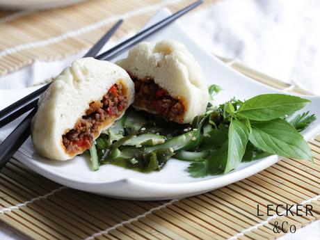Baozi mit Rindfleisch-Sambal-Füllung und Wakame-Gurken-Salat Baozi mit Rindfleisch-Sambal-Füllung und Wakame-Gurken-Salat