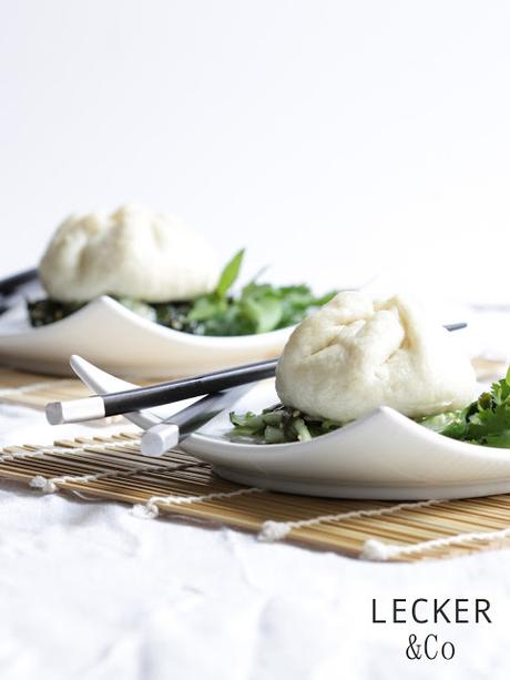 Baozi mit Rindfleisch-Sambal-Füllung und Wakame-Gurken-Salat Baozi mit Rindfleisch-Sambal-Füllung und Wakame-Gurken-Salat