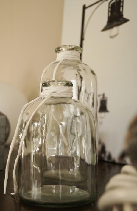 Blog + Fotografie by it's me! - Mein Shelfie Februar - Glasflaschen als Deko