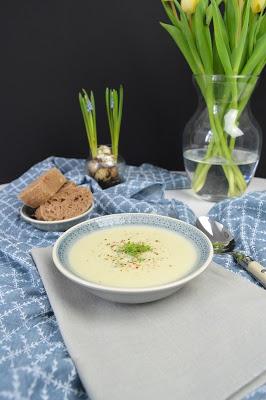 Cremige Kartoffel Käse Suppe / Creamy Potao Soup with Cheese and Herbs
