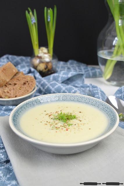 Cremige Kartoffel Käse Suppe / Creamy Potao Soup with Cheese and Herbs
