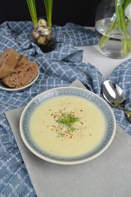 Cremige Kartoffel Käse Suppe / Creamy Potao Soup with Cheese and Herbs