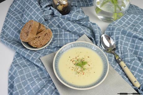Cremige Kartoffel Käse Suppe / Creamy Potao Soup with Cheese and Herbs
