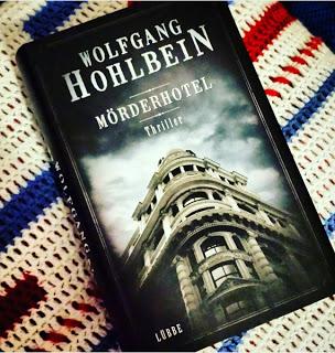 [Auf Rezensionssessel] 