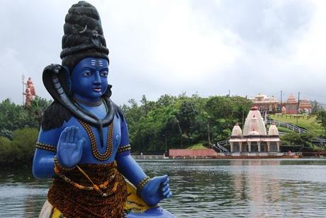 18_Flitterwochen-Hindu-Gott-Shiva-Grand-Bassin-Mauritius[3]