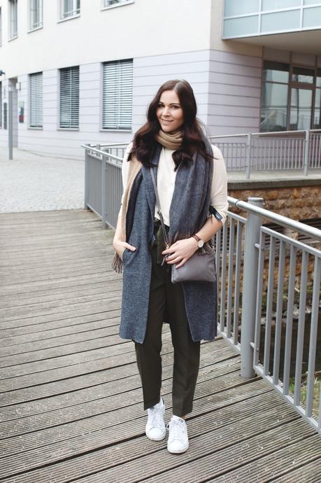 Kleidermaedchen Modeblog, erfurt, thueringen, berlin, fashionblog, Outfit, kleidermaedchen.de, Influencer Marketing und Kommunikation, Outfit, Fashion Blog, Frühlingsoutfit, Zara Schal, Oasis Tasche, Asos Shirt, Asos Hose, Adidas Schuhe Stan Smith Sneakers, Zara Weste