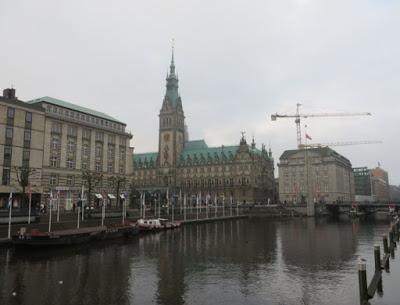Hamburg = Musical-, Brücken- und Millionärs-Stadt