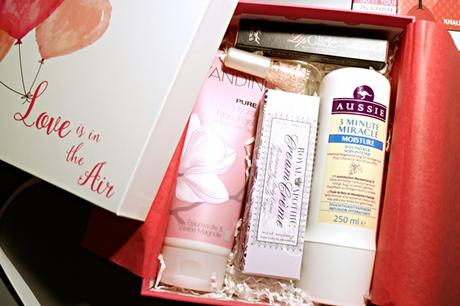 Glossybox Februar - www.josieslittlewonderland.de - beauty, unboxing, glossybox, love is in the air, aussie, mememe, catherine nails, royal apothic, aldovandini