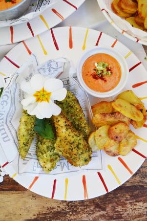 Gute Laune-Küche! Grüne Hühner-Nuggets mit Paprika-Aioli und knusprigen Kartoffelscheiben