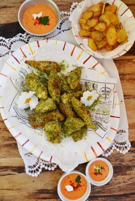 Gute Laune-Küche! Grüne Hühner-Nuggets mit Paprika-Aioli und knusprigen Kartoffelscheiben