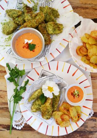 Gute Laune-Küche! Grüne Hühner-Nuggets mit Paprika-Aioli und knusprigen Kartoffelscheiben