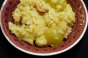 risotto mit topinambut, trauben und nüssen