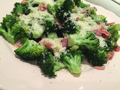 Brokkoli mit Schinken und Parmesan