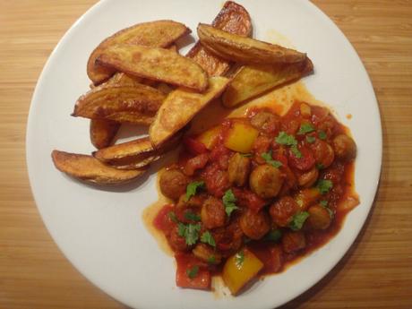 bratwürstl gulasch mit ofenkartoffeln