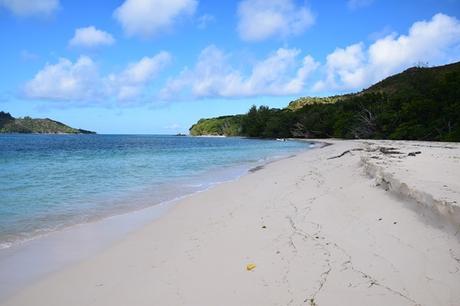 03_einsamer-Strand-auf-Curieuse-Seychellen