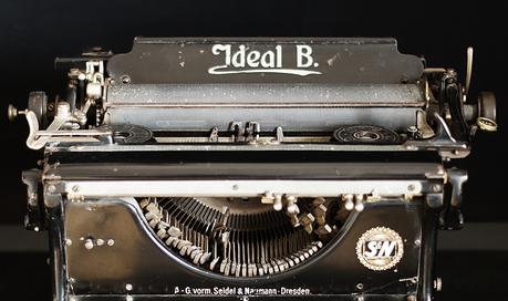 Blog + Fotografie by it's me - fim.works - Ideal B, mechanische Schreibmaschine Detailansicht
