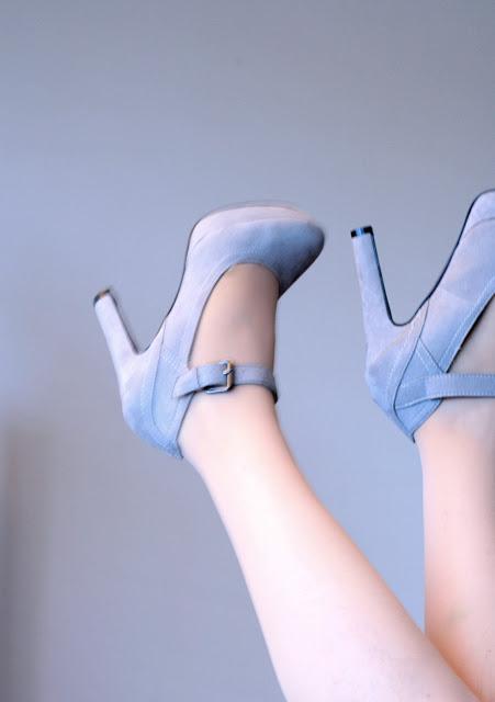 WHY do we fall in love with shoes???