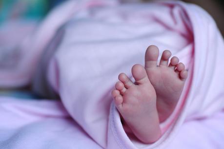 Wickeln, Füttern, Baden: Hier könnt ihr Säuglings- bzw. Babypflege lernen