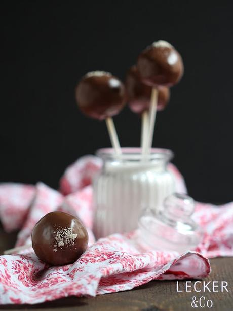 Schokoladen Cake Pops mit Amaretto Schokoladen Cake Pops mit Amaretto